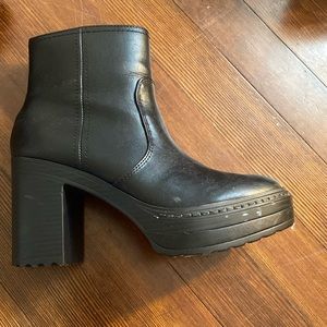 Black Thick Heel Shoe